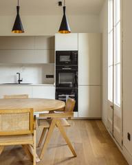 Appartement  Carrer del rosselló. Piso luminoso de 4 habitaciones con cocina abierta