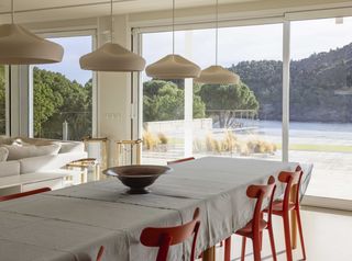 House  Carretera de la rovellada. Excepcional propiedad frente al mar con acceso directo al mar me