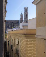 Penthouse  Carrer dels mirallers. Elegante piso con espacio exterior privado en un entorno históri