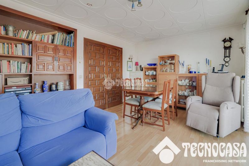 Foto d8c702da-158c-458b-9516-8fe782c952d0. Casa amb piscina a Cabrils