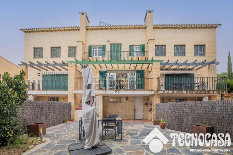 Foto 403f2843-4dc3-4d2b-9c74-f5b88c923963. Casa aparellada amb aparcament piscina a Vilassar de Dalt