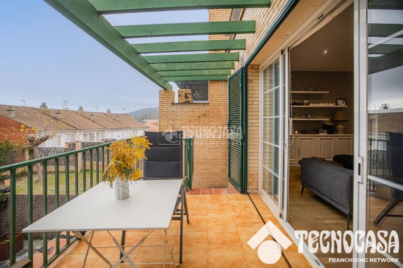Foto 4a517f32-36b0-49b4-9fb3-c872ee06091c. Casa aparellada amb aparcament piscina a Vilassar de Dalt