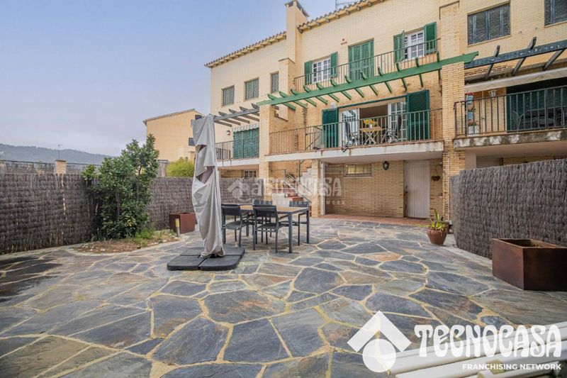 Foto 5d3198f4-f8cf-4003-8171-900f4ec89be9. Casa aparellada amb aparcament piscina a Vilassar de Dalt
