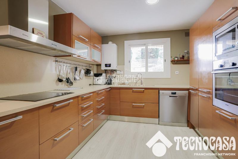 Foto ee01400d-ad38-4fc8-95fc-077d36af7471. Casa aparellada amb aparcament piscina a Vilassar de Dalt
