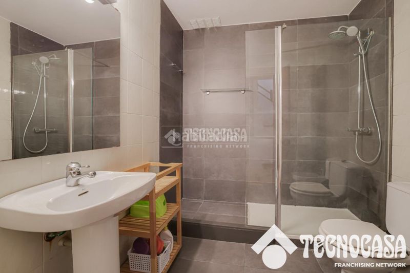 Foto fc6edc5b-7807-4341-bcb6-c74094548dfe. Casa aparellada amb aparcament piscina a Vilassar de Dalt