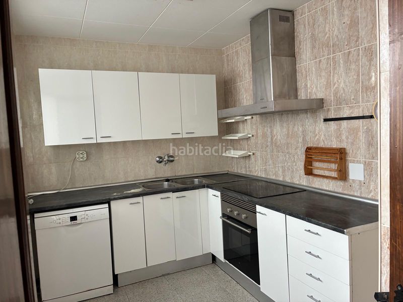 Foto 40ba0a7d-0a99-4e15-8262-d9d87107e877. Casa adossada a Canet de Mar