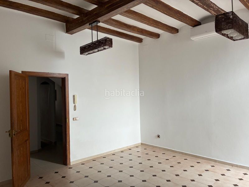 Foto 765e05c7-a47a-4ae4-9042-b0ab00bc70d7. Casa adossada a Canet de Mar
