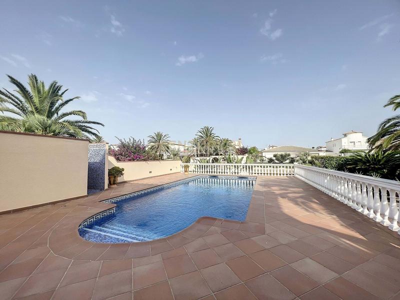 Foto 5a493b03-297c-4353-997a-ca9d46ee8fb5. Casa en Cap Ras - Creus - Falconera Empuriabrava