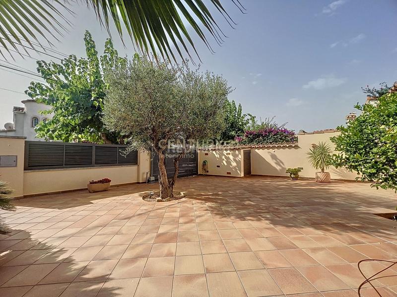 Foto 61194b9e-54be-4520-b310-de7b1b199204. Casa en Cap Ras - Creus - Falconera Empuriabrava