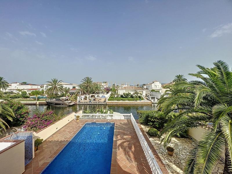 Foto 9c258cc1-8154-4808-b0f1-44cf46d83f51. Casa en Cap Ras - Creus - Falconera Empuriabrava