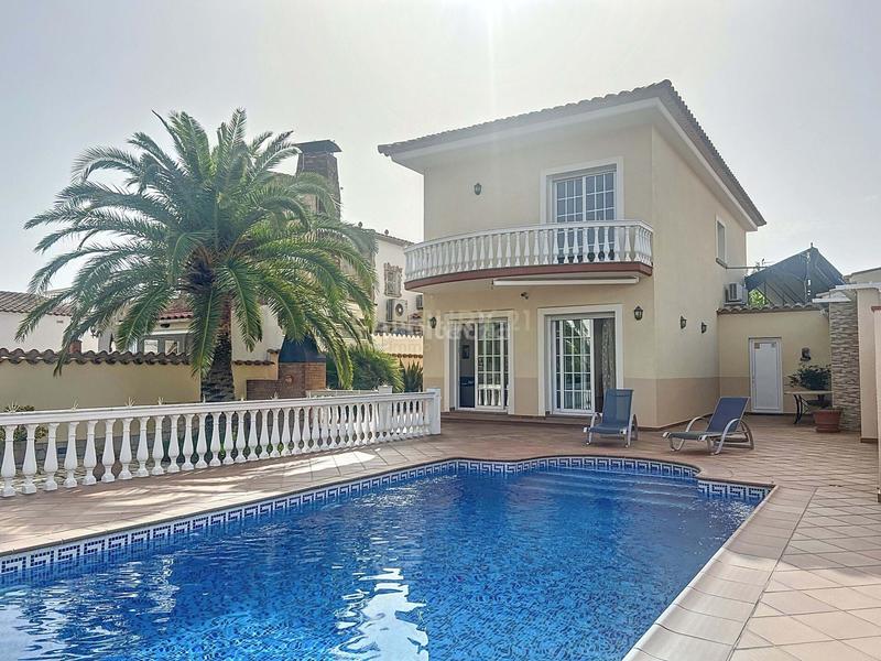 Foto cc8f2e71-fd6d-42af-b5b6-29d833e9f00d. Casa en Cap Ras - Creus - Falconera Empuriabrava