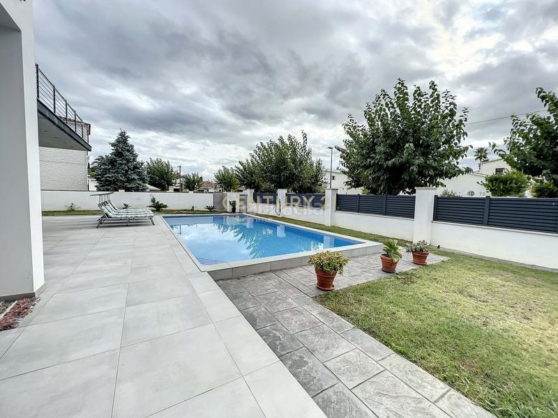 Foto 14767c4a-c487-41af-8a00-0184e2062c18. Casa en Carmençó Empuriabrava