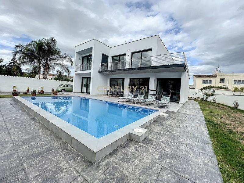 Foto 172e4f24-fcaa-4a6d-8637-875bac606429. Casa en Carmençó Empuriabrava