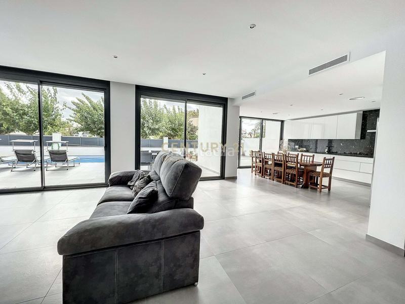 Foto 433e1d7b-ebde-407d-9f1c-5988cdea5615. Casa en Carmençó Empuriabrava
