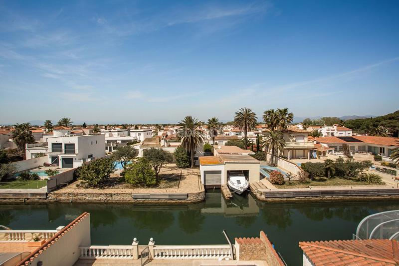 Foto 30c8f57c-da56-4284-aa77-1e6dac4f052c. Casa en Cap Ras - Creus - Falconera Empuriabrava