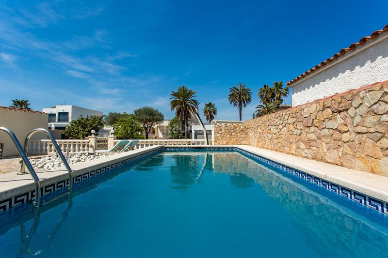 Foto 4ba1dfd2-53b2-48b0-987f-f9432cbc80a1. Casa en Cap Ras - Creus - Falconera Empuriabrava