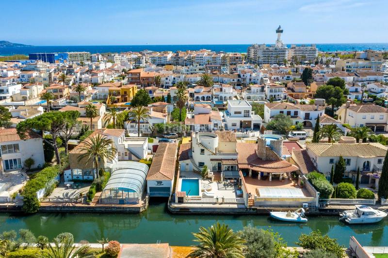 Foto a35be6fe-0352-4edc-8cf9-300e7b4a3095. Casa en Cap Ras - Creus - Falconera Empuriabrava