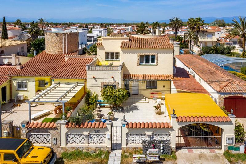 Foto b8cb637e-882d-42b9-b98e-dd999040a73b. Casa en Cap Ras - Creus - Falconera Empuriabrava