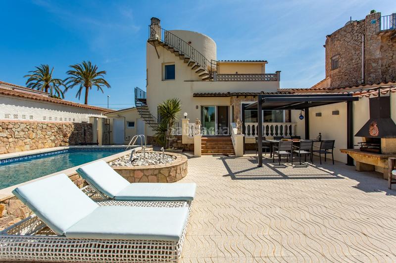 Foto d28fc087-e57d-479e-ac61-2da0abb50f27. Casa en Cap Ras - Creus - Falconera Empuriabrava