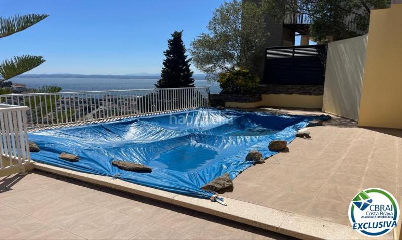 Foto 4c62791b-f334-4b3d-b56c-cee71c5f6dd8. Casa en carrer mirón 51 magnifique xalet de 253 m2 construit, 608 m2 de terrain, belle vue mer et piscine en Roses
