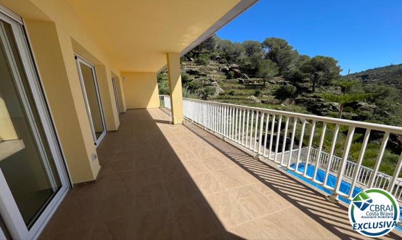 Foto b5900b4f-bb7d-43ba-8a0f-7c5561c86fbf. Casa en carrer mirón 51 magnifique xalet de 253 m2 construit, 608 m2 de terrain, belle vue mer et piscine en Roses