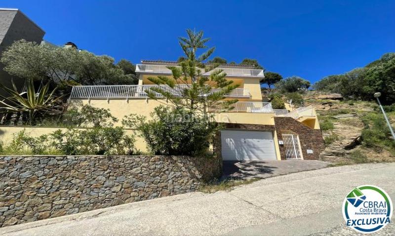 Foto c052d9fe-41f1-4efa-a225-eb8fbdf0c726. Casa en carrer mirón 51 magnifique xalet de 253 m2 construit, 608 m2 de terrain, belle vue mer et piscine en Roses