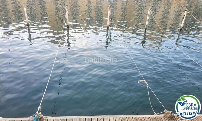 Foto 8a02f478-92a5-43f7-a129-c57d78afd673. Piso en carrer port moxo 73 apartamento con vistas al canal, amarre para velero y parking exterior privado en Empuriabrava