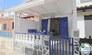 Casa aparellada a Carrer sant maurici 269. Casa con gran terraza al sur adosada ubicada en la zona de sant