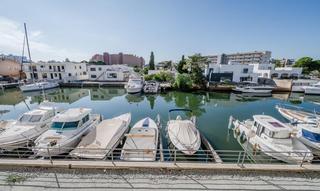 Estudi a Avinguda de la platja 99. Bonito estudio con terraza y vistas al canal