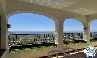 Casa en Carrer eivissa 2. ¡casa para reformar con increíbles vistas al mar!