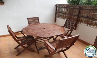 Planta baixa a Avinguda port canigó 5. Encantador piso de 2 habitaciones situado en roses, en la zona d