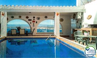 Casa a Carrer d'antoni canals 47. Magnífica casa con vista panorámica a la bahía de roses + licenc