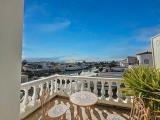 Casa  Carrer tordera. Casa con piscina y amarre de 8m