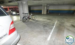 Autoparkplatz in Avinguda port canigó 18
