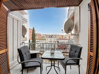 Estudi a Plaça de llevant 3. En venta: estudio amplio con zona de descanso y terraza en el ce