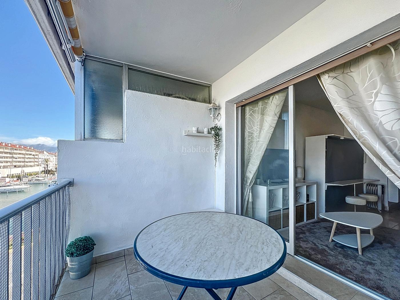 Encantador estudio reformado con gran terraza y vistas al canal Empuriabrava