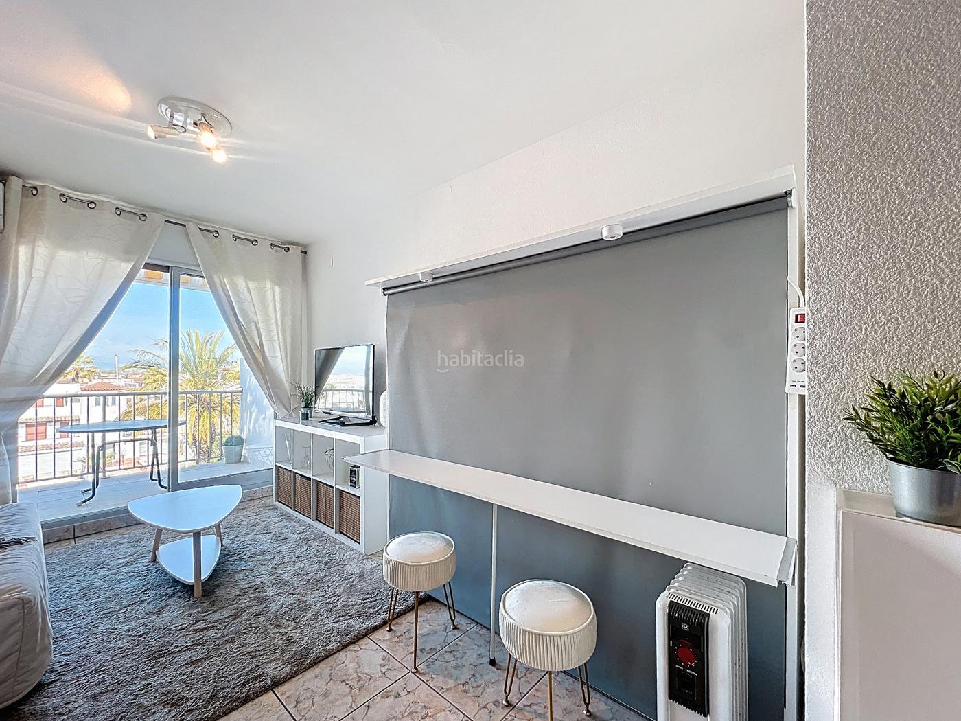 Encantador estudio reformado con gran terraza y vistas al canal Empuriabrava