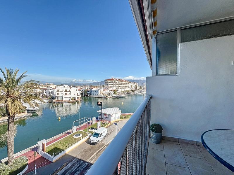 Foto 1b026f7e-49e4-4b5c-9bc8-31312159d91e. Estudio en passatge poblado típico 19 encantador estudio reformado con gran terraza y vistas al canal - poblat tipic en Empuriabrava