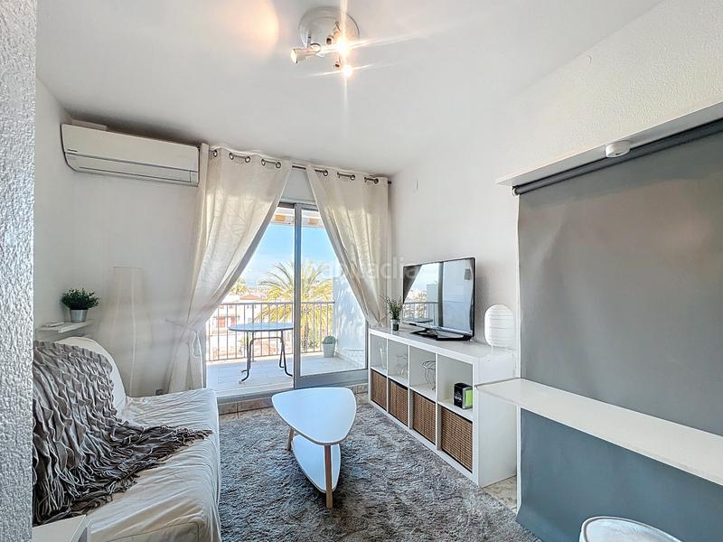 Foto 453b7ab5-ead0-4368-abc5-729fbb491b8d. Estudio en passatge poblado típico 19 encantador estudio reformado con gran terraza y vistas al canal - poblat tipic en Empuriabrava