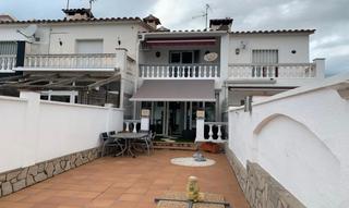 Maison jumelée à Empúries a 7c. Casa de pescadores con amarre y garaje cerrado en empuriabrava