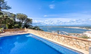 Maison à Carrer ramon llull 21. Villa mediterránea con alma, vistas impresionantes y oportunidad