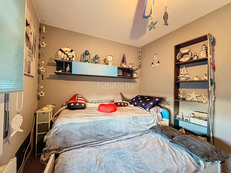 Foto 20c11aa3-29d2-445a-bdf3-7bdfc68f2cc8. Piso en carrer Sant Maurici 210 apartamento reformado con terraza y vistas al lago licencia turística en Empuriabrava