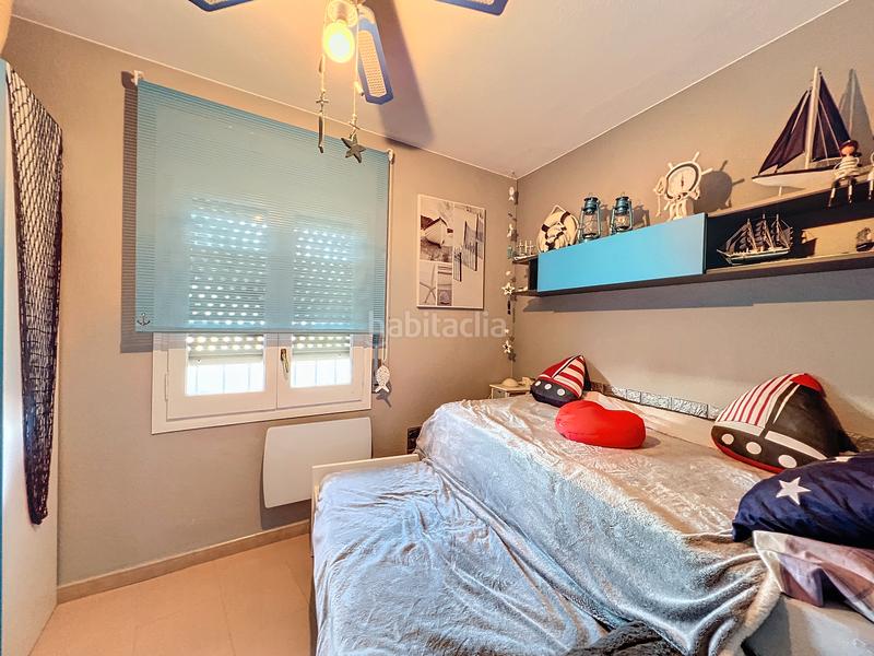 Foto 3d468cd9-f397-4b68-8dd3-aa3ff47cf881. Piso en carrer Sant Maurici 210 apartamento reformado con terraza y vistas al lago licencia turística en Empuriabrava