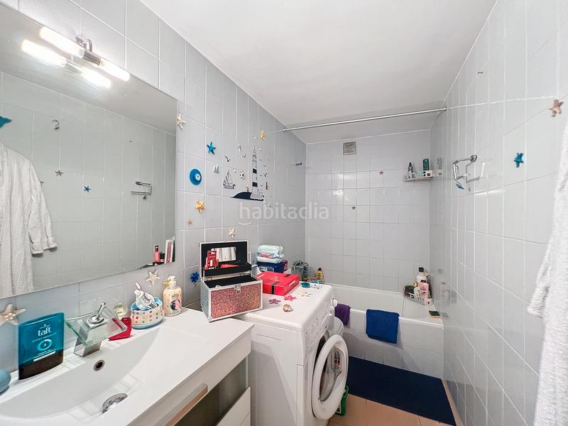 Foto 46de9797-a078-4277-8ae0-a912bdd6fd50. Piso en carrer Sant Maurici 210 apartamento reformado con terraza y vistas al lago licencia turística en Empuriabrava
