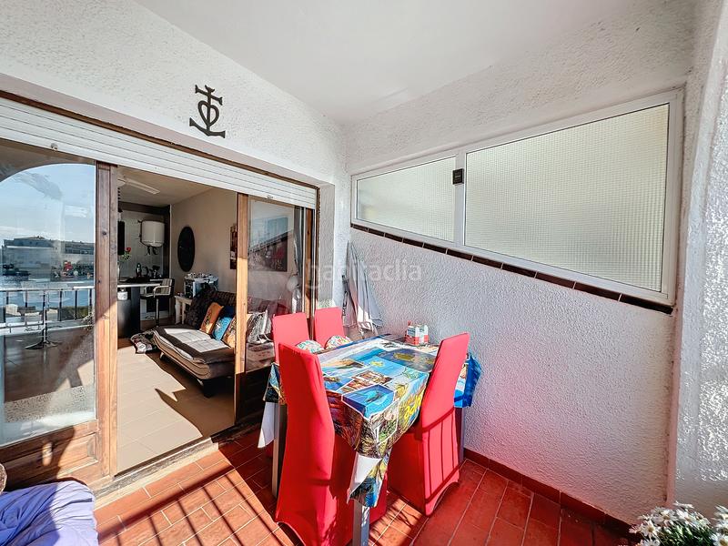 Foto adf03d73-d5cb-40fc-81fa-2ea9361c6237. Piso en carrer Sant Maurici 210 apartamento reformado con terraza y vistas al lago licencia turística en Empuriabrava