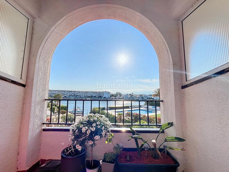 Foto ae17f36a-0a9c-4b54-9677-8ea6352ace0b. Piso en carrer Sant Maurici 210 apartamento reformado con terraza y vistas al lago licencia turística en Empuriabrava