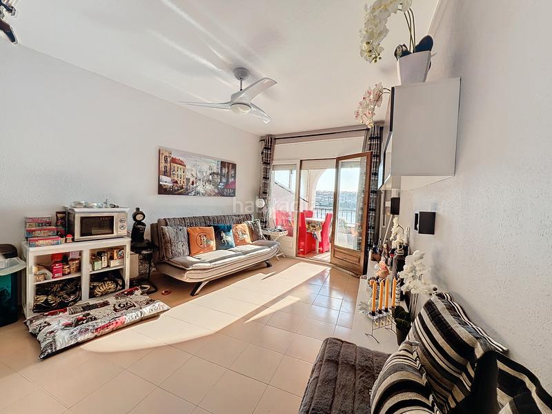 Foto e9fc4858-72a0-4cb0-8022-c1133a935165. Piso en carrer Sant Maurici 210 apartamento reformado con terraza y vistas al lago licencia turística en Empuriabrava