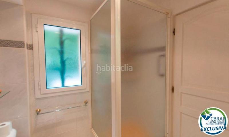 Foto d6de6a41-5858-42ae-bd6b-c7d3215a254d. Casa en carrer riera-la almadrava 15 casa con jardín y dos apartamentos en Roses