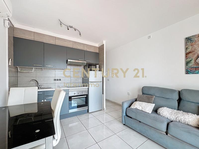 Foto ab5f4d28-ad49-4758-b47b-880793118573. Piso en carrer poblat típic-gregal 19 piso vista canal al centro en Empuriabrava