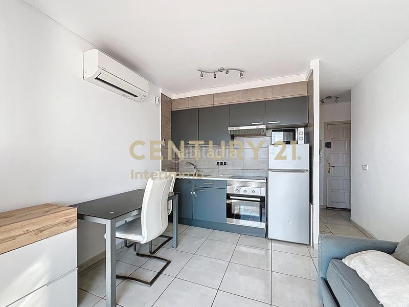Foto ac5d5746-2d17-42eb-8295-b507b1f3b212. Piso en carrer poblat típic-gregal 19 piso vista canal al centro en Empuriabrava